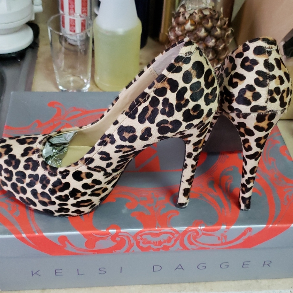 Kelsi Dagger heels - Picture 5 of 7